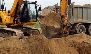 Выкопать яму экскаватором в Чапаевске от 942 руб. - 2Землекопа-Чпв